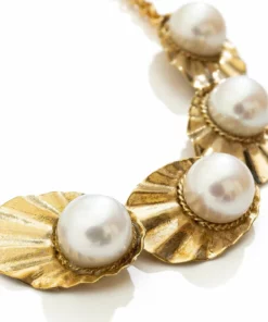 Liase Crown Shell Necklace With Natural Pearls